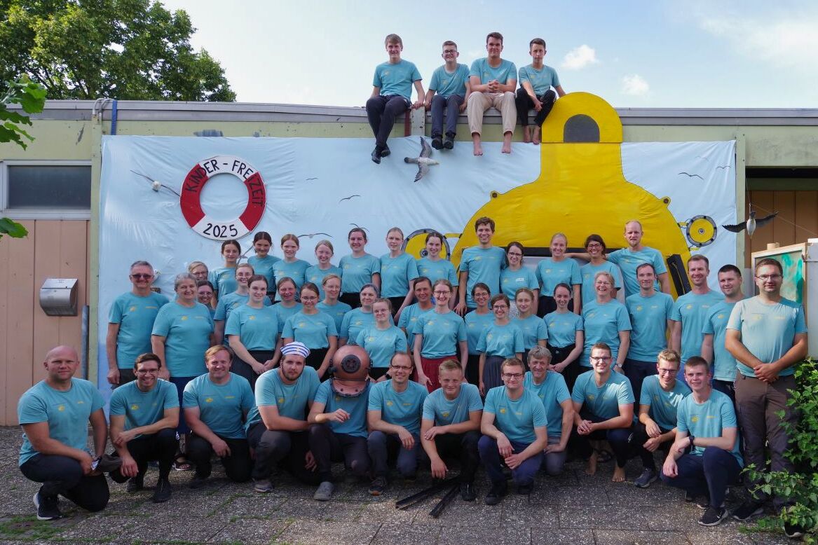Ein Gruppenfoto mit allen Betreuern der Kinderfreizeit 2024.